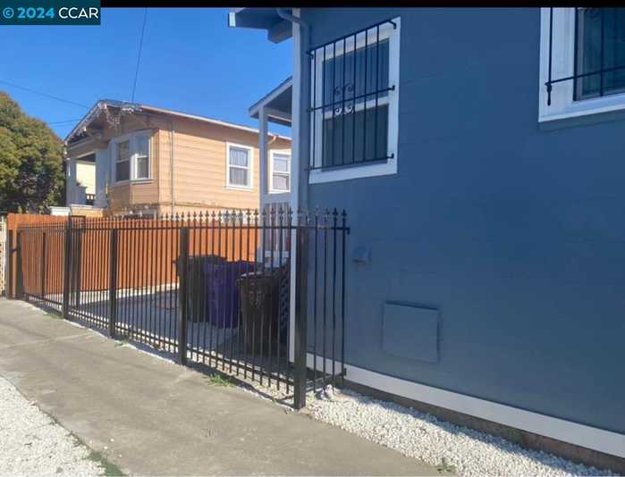 photo 2: 590 5Th St, Richmond CA 94801