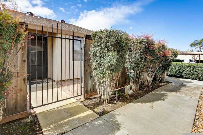 photo 1: 851 Villa Ter, Brentwood CA 94513