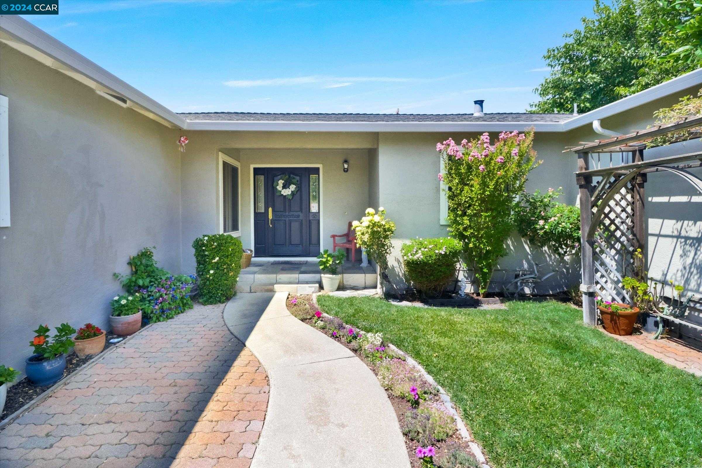 photo 3: 1579 Heartwood Dr, Concord CA 94521