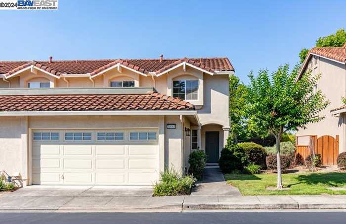 photo 1: 20061 Summercrest Dr, Castro Valley CA 94552