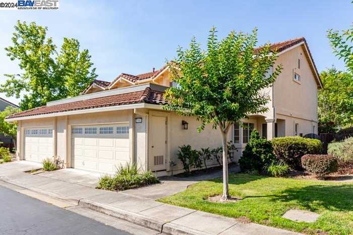 photo 2: 20061 Summercrest Dr, Castro Valley CA 94552