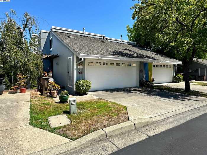 photo 2: 408 Brandywine Ln, Pleasant Hill CA 94523