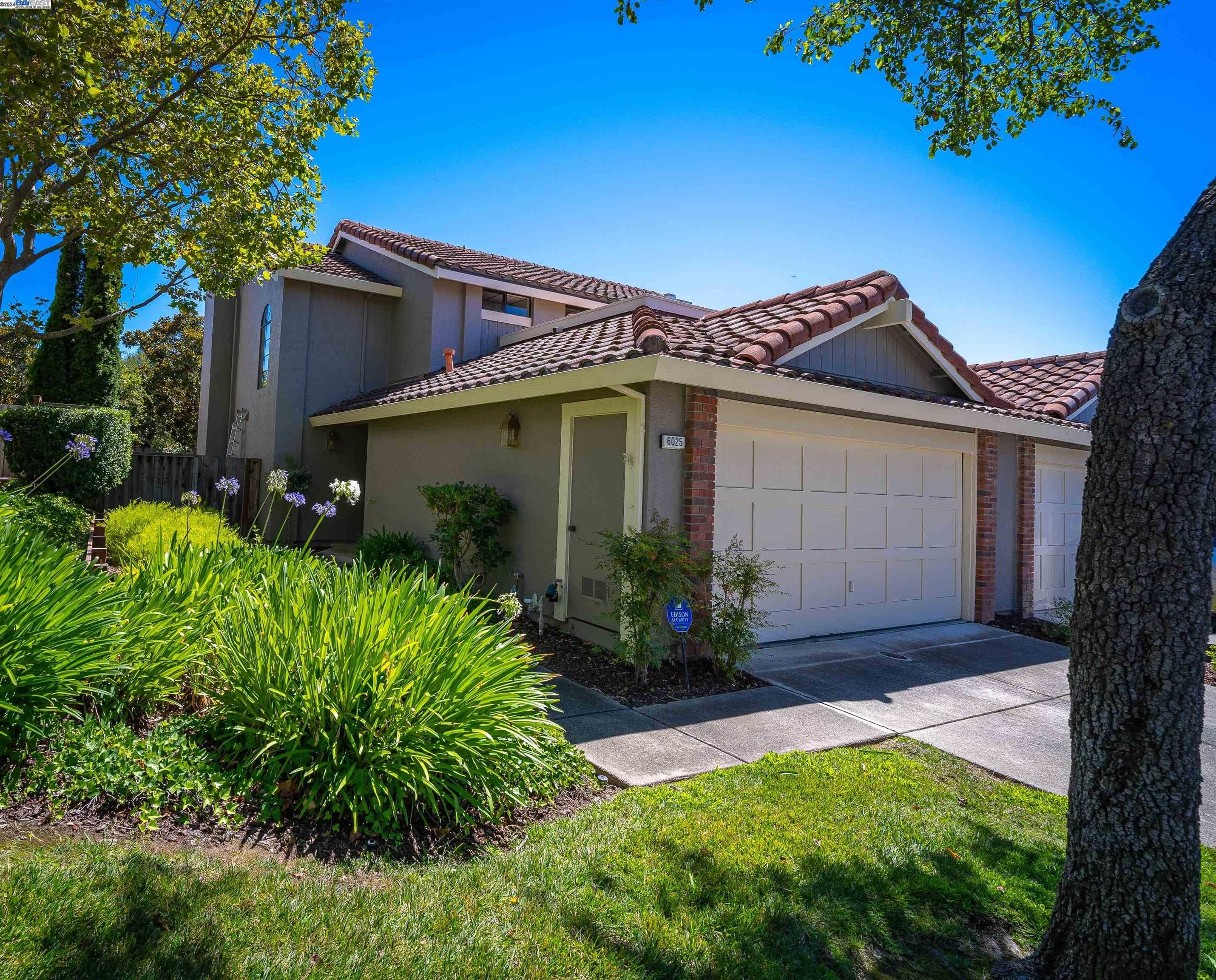 photo 1: 6025 Mount Hamilton Ct, Castro Valley CA 94552