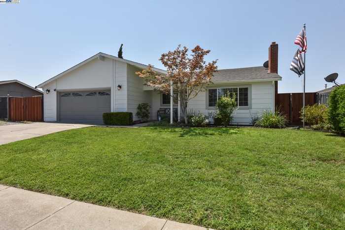 photo 1: 5655 Idlewild Ave, Livermore CA 94551