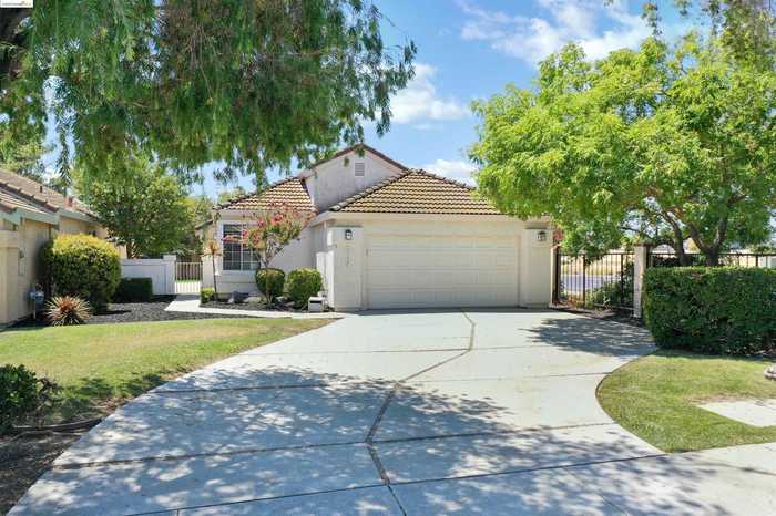 photo 1: 2357 Firwood Ct, Discovery Bay CA 94505