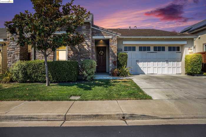 photo 1: 1666 Gamay Ln, Brentwood CA 94513