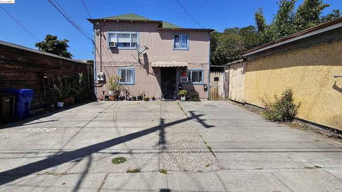 photo 1: 3920 E 12Th St, Oakland CA 94601