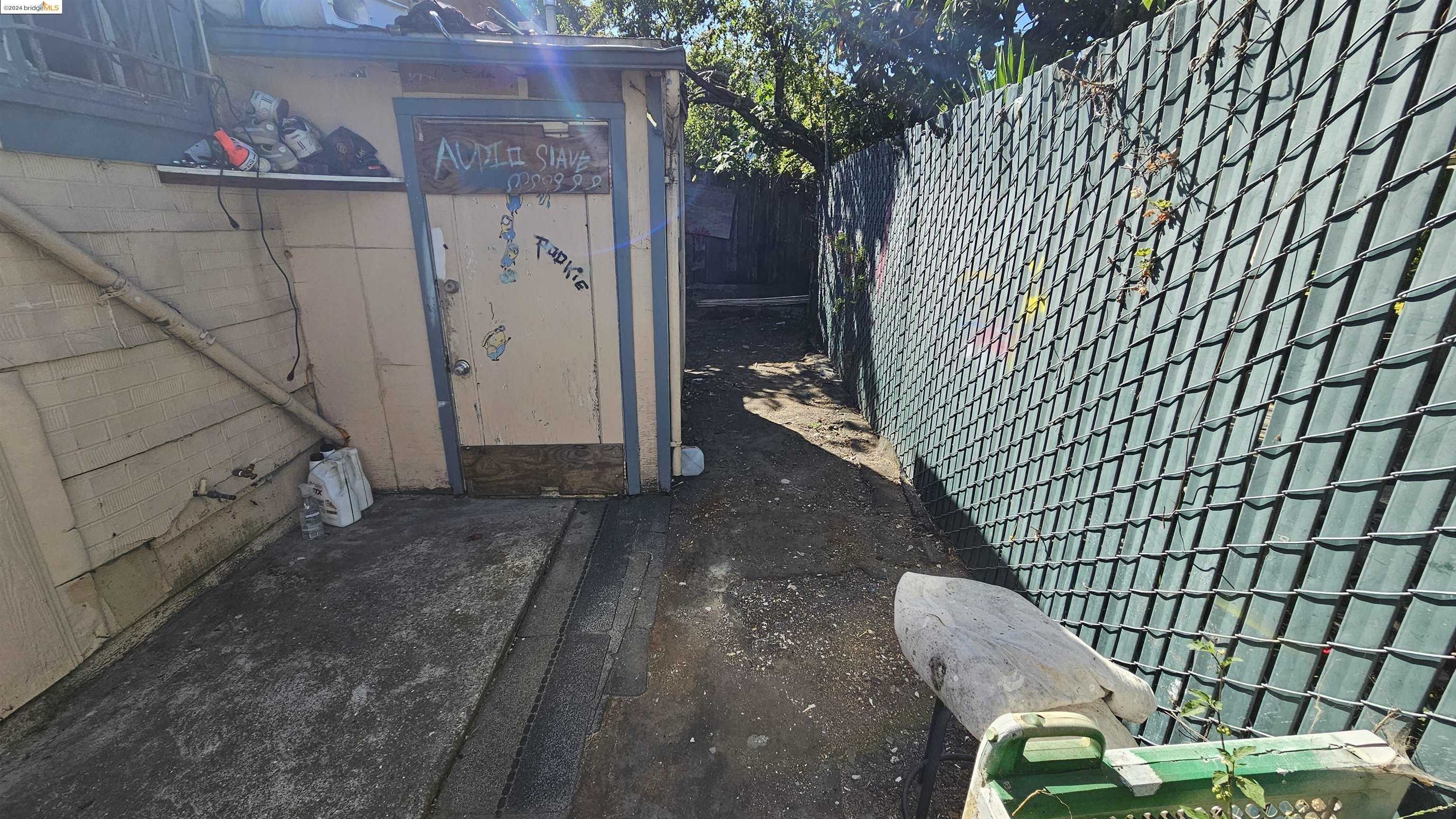 photo 3: 3920 E 12Th St, Oakland CA 94601