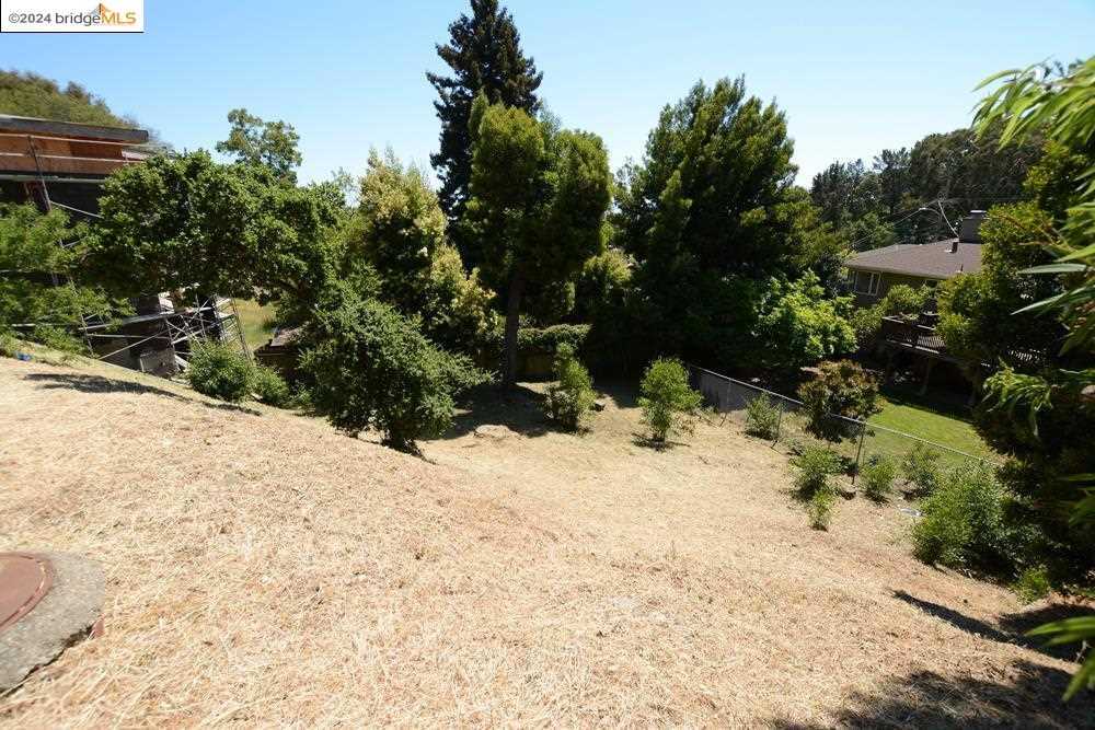 photo 1: Maiden Ln, Oakland CA 94602