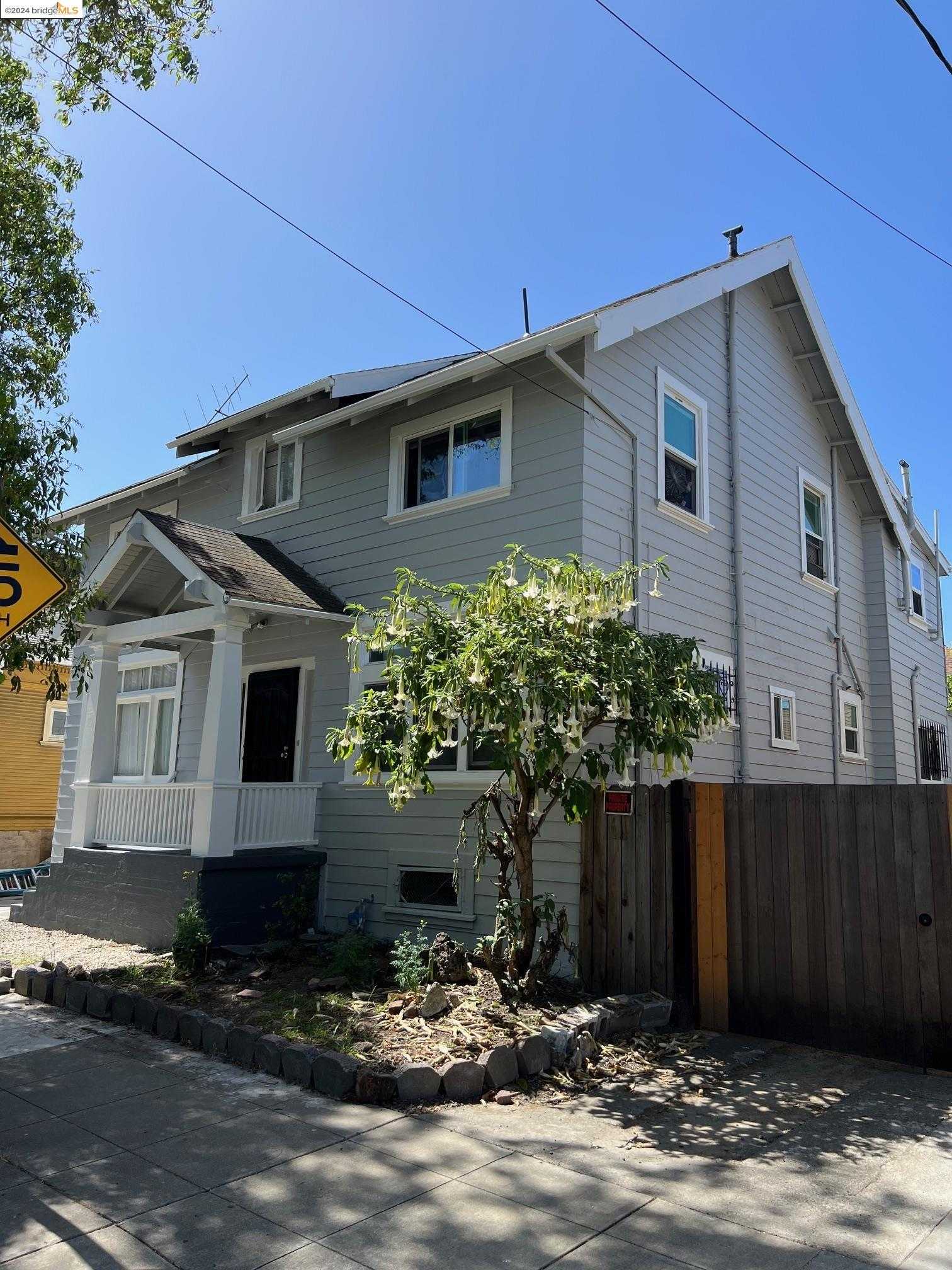 photo 1: 717 Brockhurst St, Oakland CA 94609