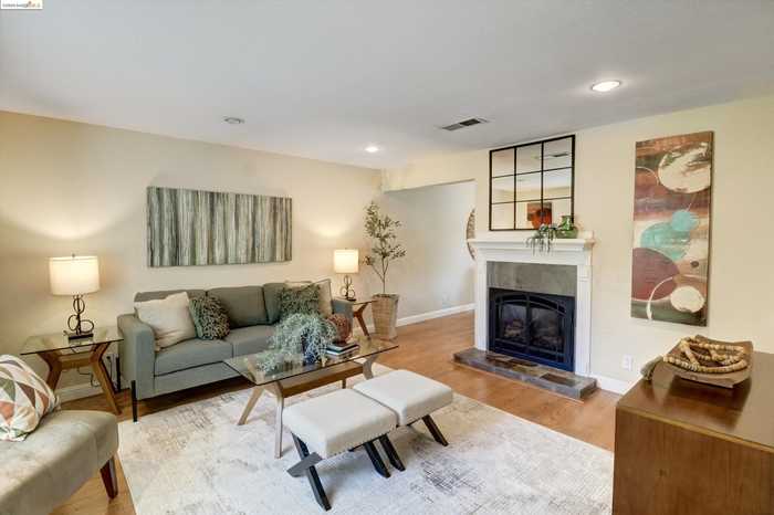 photo 1: 2738 Walnut Blvd, Walnut Creek CA 94596