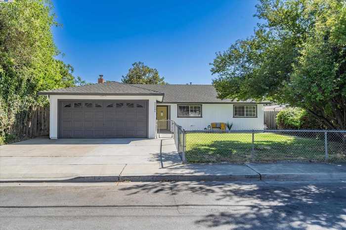 photo 1: 37745 Teakwood Dr, Fremont CA 94536