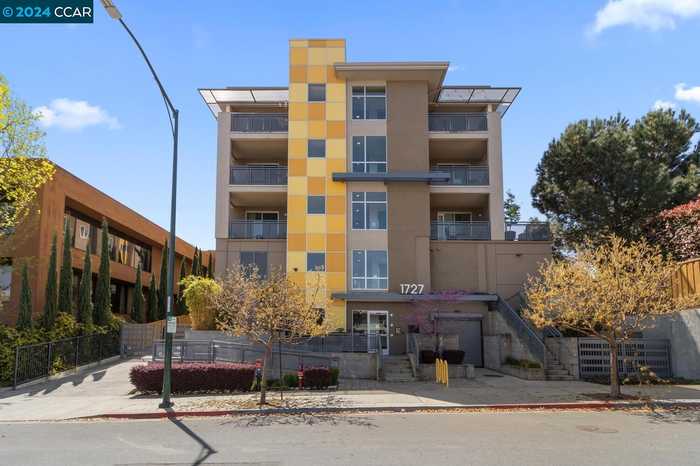 photo 1: 1727 Lacassie Ave Unit 5D, Walnut Creek CA 94596