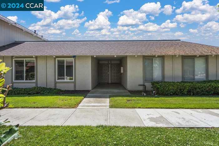 photo 2: 825 Oak Grove Rd Unit 28, Concord CA 94518