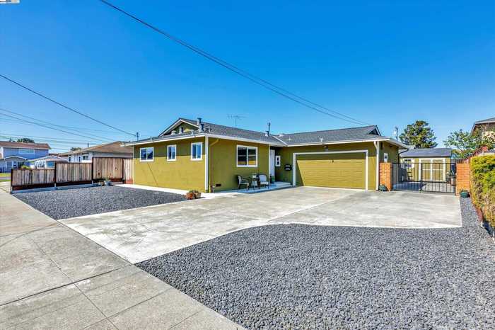 photo 2: 14589 Nassau Rd, San Leandro CA 94577