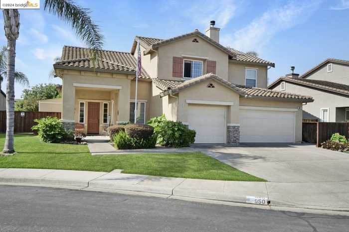 photo 1: 950 Mericrest St, Brentwood CA 94513