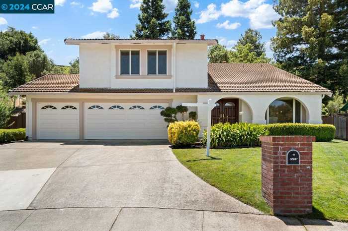 photo 1: 2209 Kenton Ct, Walnut Creek CA 94596