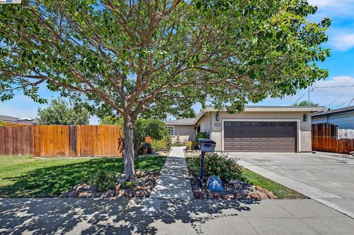 photo 1: 3974 Duke Way, Livermore CA 94550