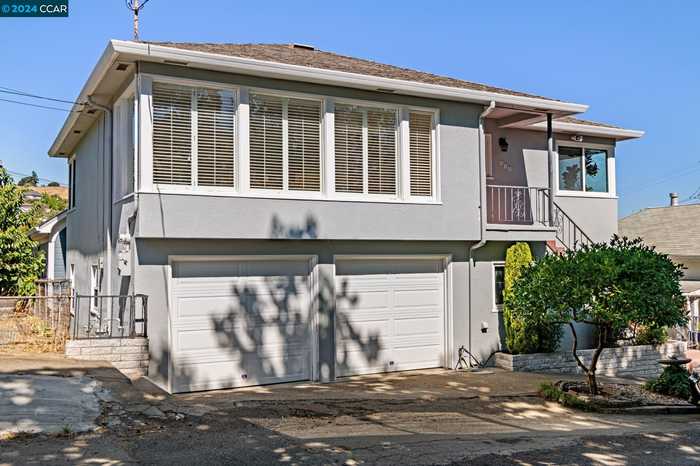 photo 2: 912 A St, Crockett CA 94525