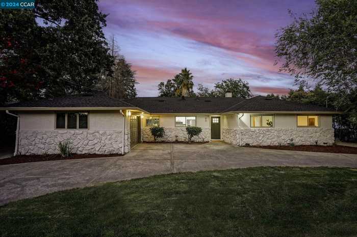 photo 1: 80 Oakvue Rd, Pleasant Hill CA 94523