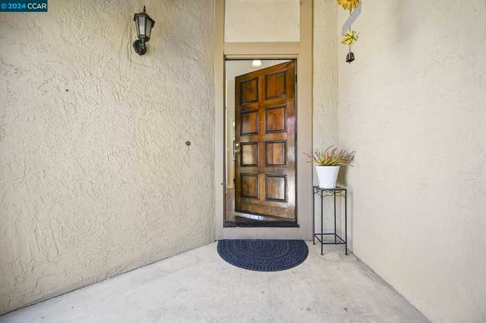 photo 2: 953 Bridgecrossing Way, Concord CA 94518