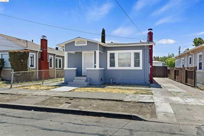 photo 1: 2242 108Th Ave, Oakland CA 94603