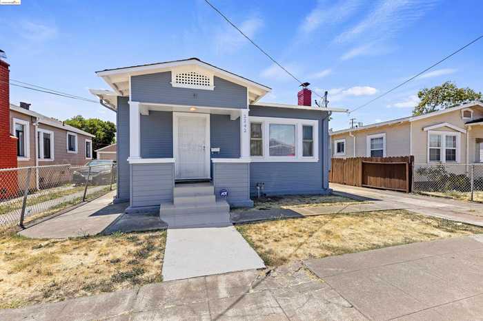 photo 2: 2242 108Th Ave, Oakland CA 94603