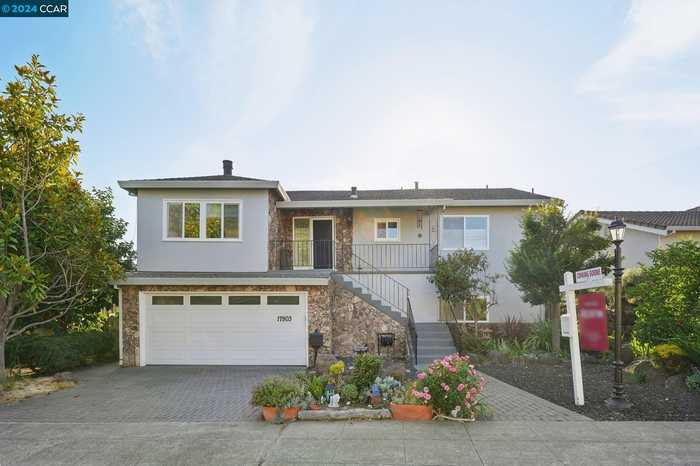 photo 1: 17903 Beardsley St, Castro Valley CA 94546