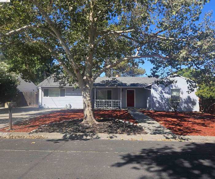 photo 1: 1381 Lexington Rd, Concord CA 94520