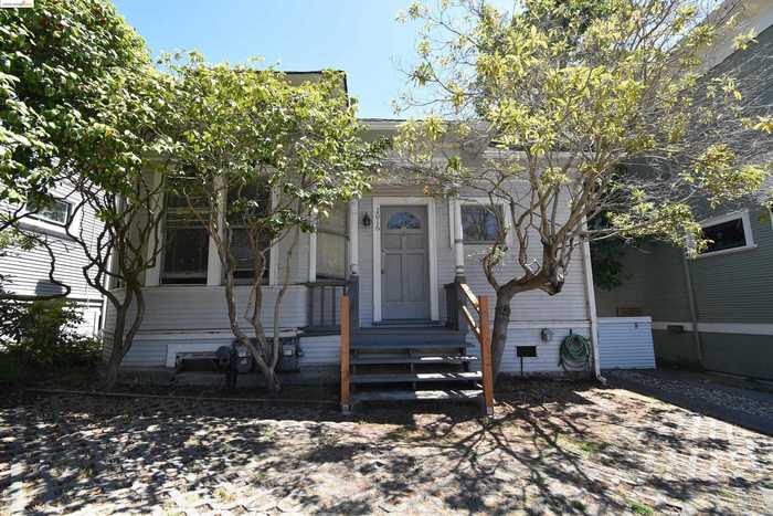 photo 1: 2016 Delaware St Unit Front House, Berkeley CA 94709