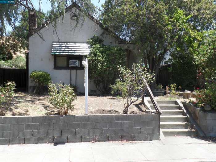 photo 2: 168 Norman ave, Clyde CA 94520