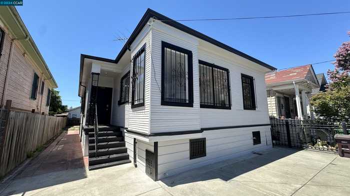 photo 1: 1535 38Th Ave, Oakland CA 94601