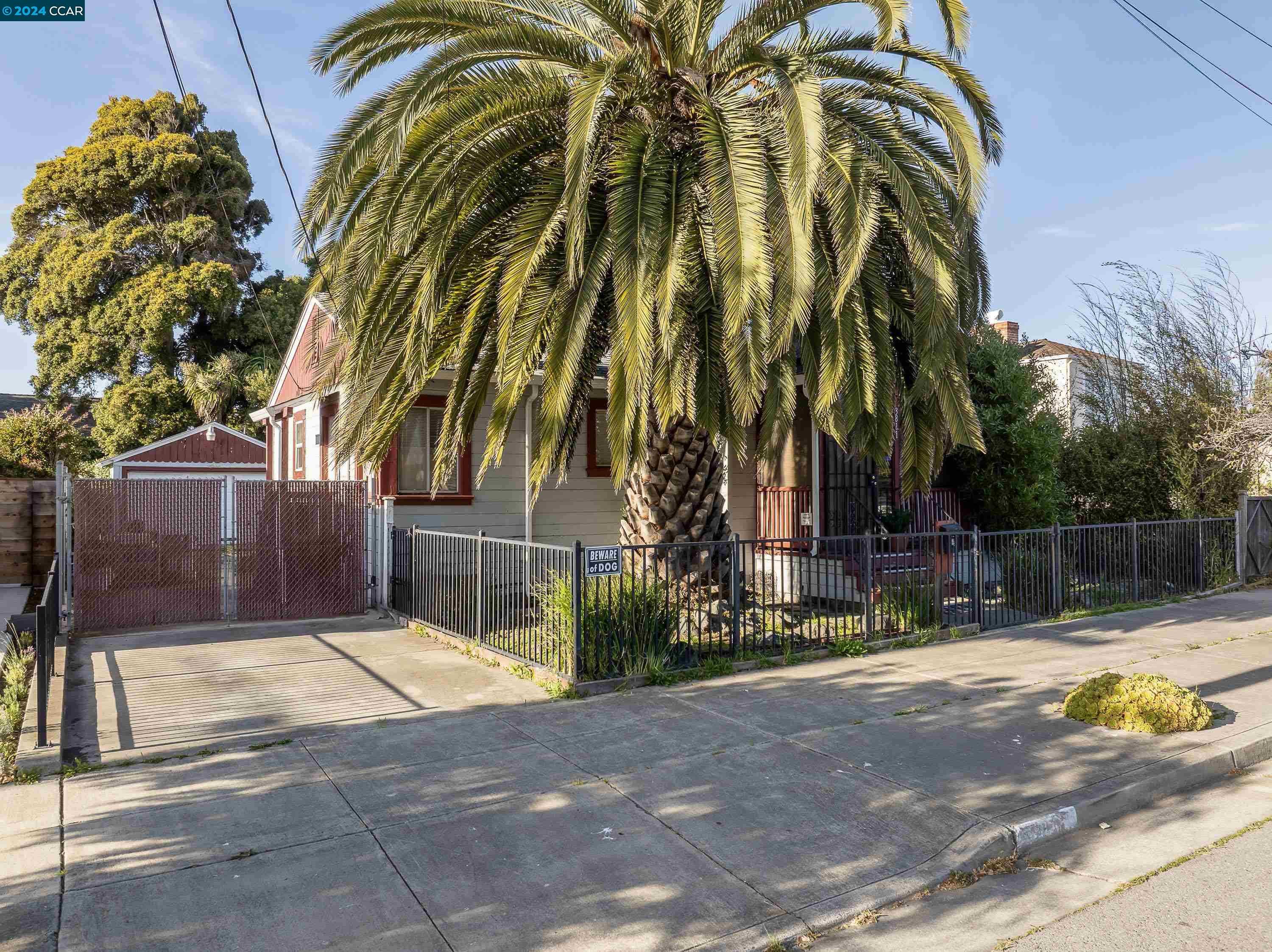 photo 2: 3811 Clinton Ave, Richmond CA 94805