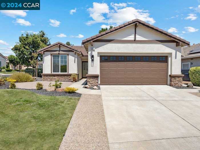 photo 1: 581 Quindell Way, Brentwood CA 94513