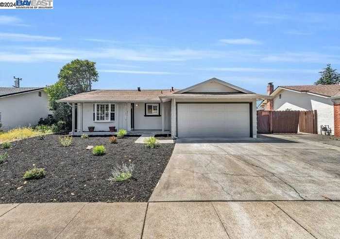 photo 1: 39721 Placer Way, Fremont CA 94538