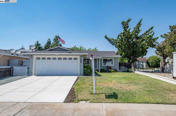 photo 1: 5248 Lilac Ave, Livermore CA 94551