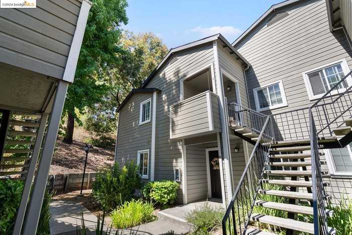 photo 2: 625 Canyon Oaks Dr Unit B, Oakland CA 94605