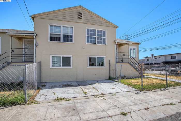 photo 2: 5834 Elizabeth St, Oakland CA 94621