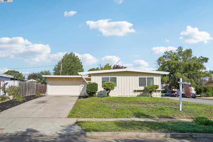 photo 2: 3494 Deodara St, Fremont CA 94538