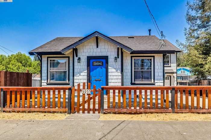 photo 1: 3955 DELMONT AVE, Oakland CA 94605