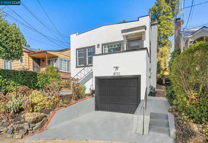 photo 2: 3732 Buell St, Oakland CA 94619