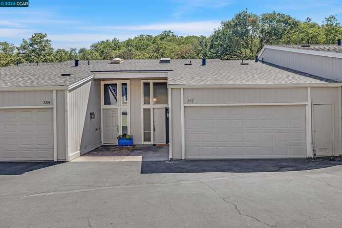 photo 1: 357 Ridgeview Dr, Pleasant Hill CA 94523