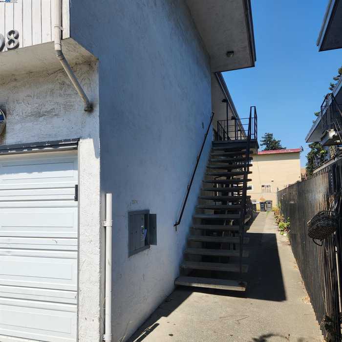 photo 4: 8108 Olive St, Oakland CA 94621