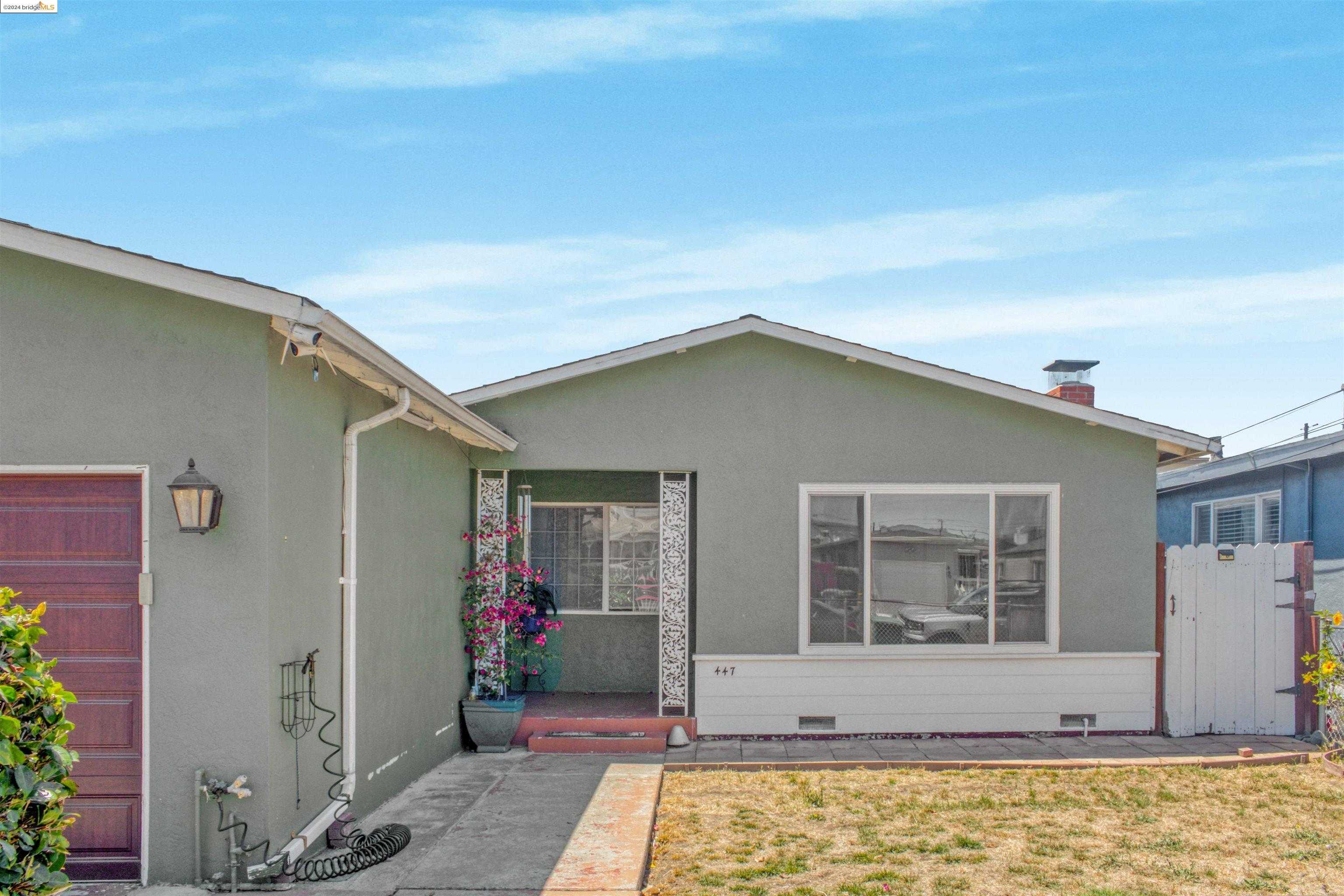 photo 1: 447 S 16Th St, Richmond CA 94804