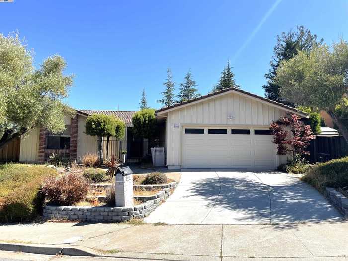 photo 1: 27048 Columbia Ct., Hayward CA 94542