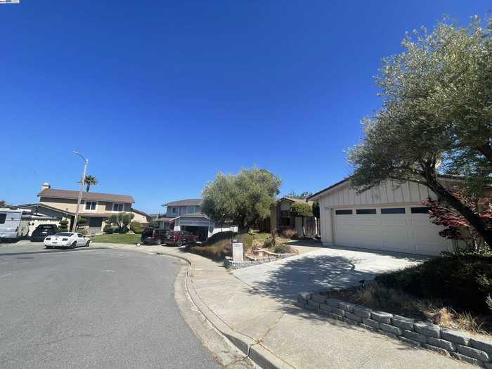 photo 2: 27048 Columbia Ct., Hayward CA 94542