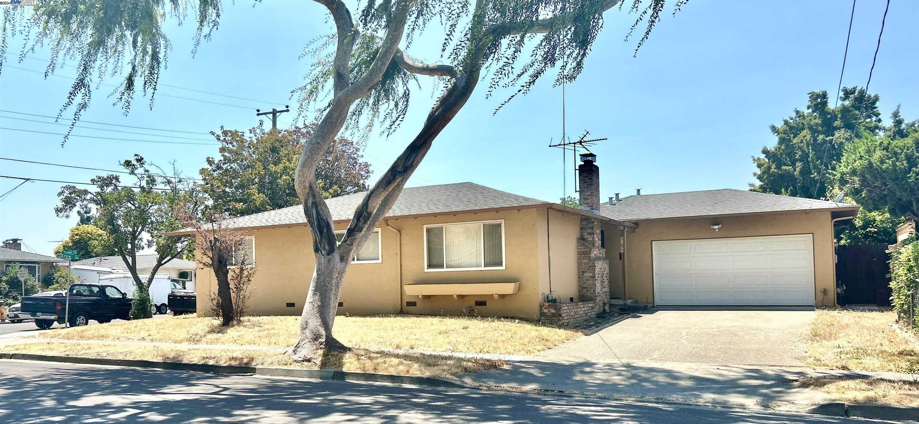 photo 1: 31677 Trevor Ave, Hayward CA 94544