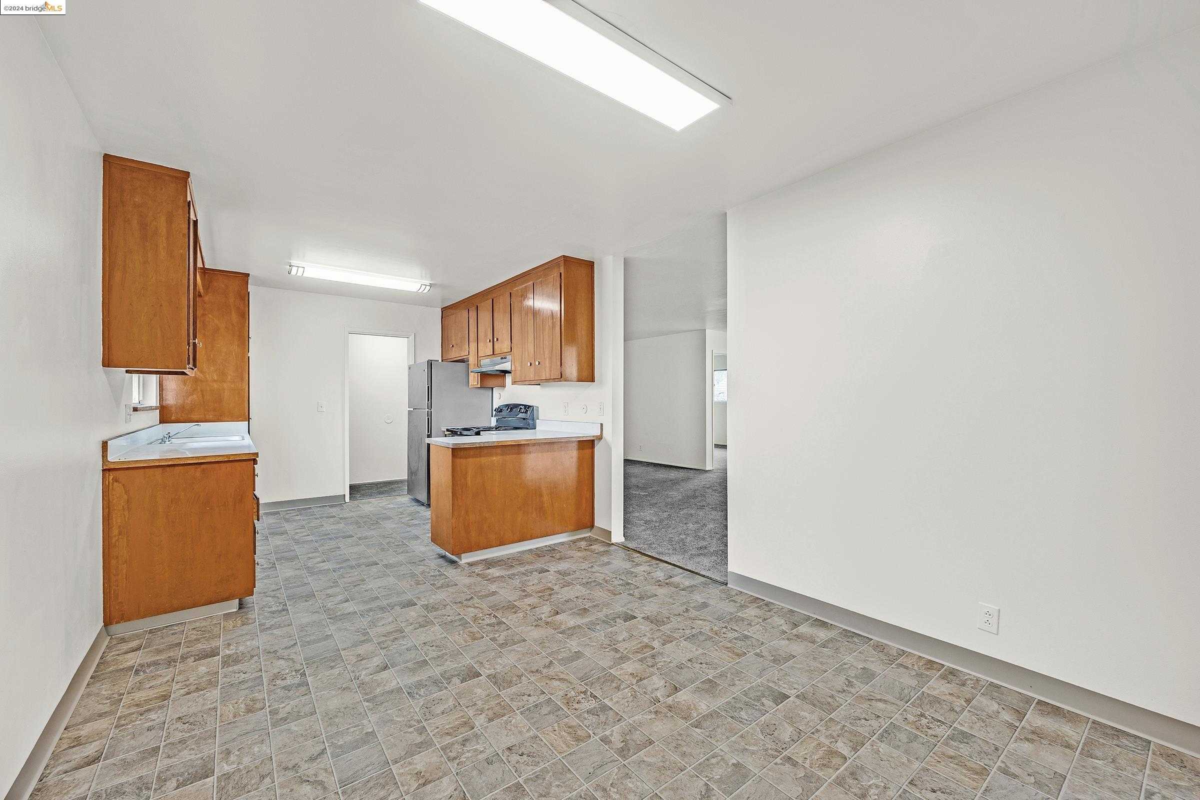 photo 3: 3872 35Th Ave, Oakland CA 94619