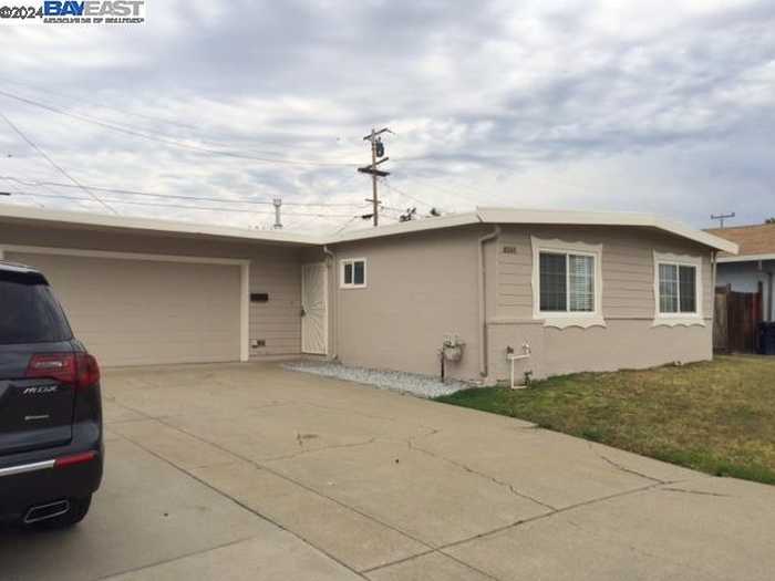 photo 1: 40146 Leslie St, Fremont CA 94538