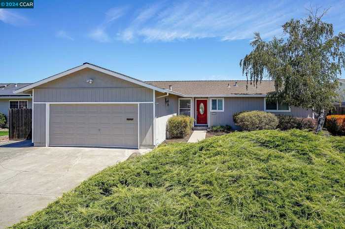 photo 1: 1816 Elkwood Dr, Concord CA 94519